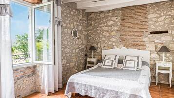 4 camere, culla da viaggio, Wi-Fi gratuito, lenzuola