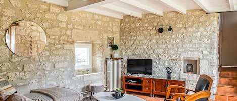 Fernseher, Kamin, DVD-Player, Tischtennisplatte
