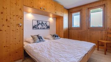 1 bedroom, iron/ironing board, WiFi (free)