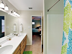 Bathroom - Doodle Digs (Port Aransas)