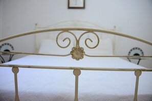4 Schlafzimmer, Bügeleisen/Bügelbrett, Bettwäsche