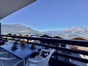 Outdoor dining - Combyre C 020 - COMFORTABLE apartment 6 pers (Veysonnaz)