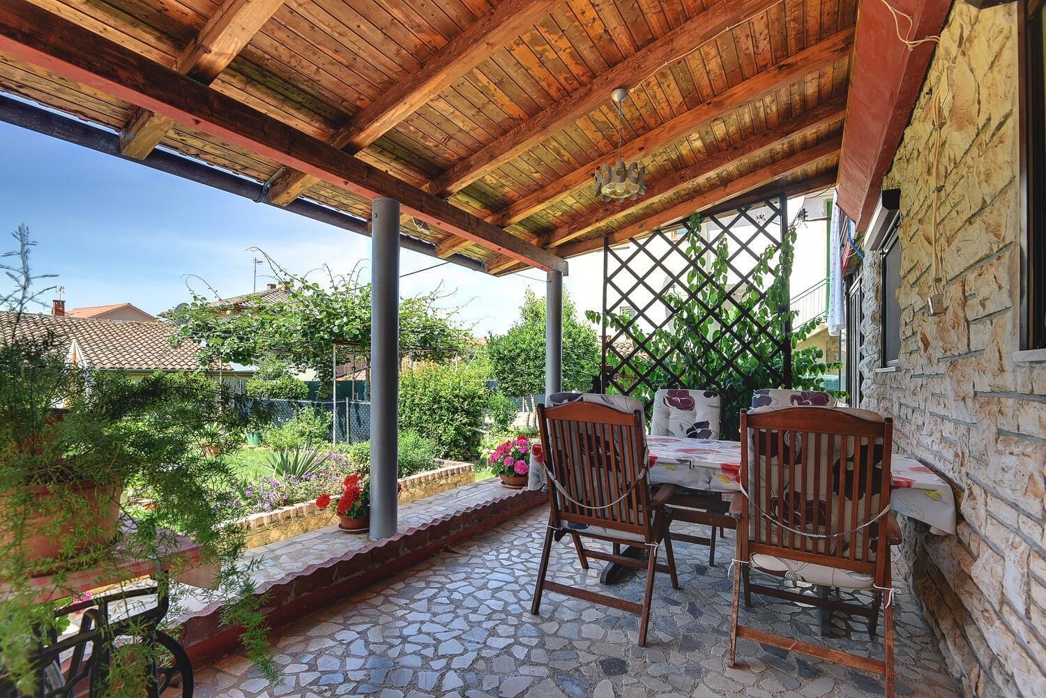 屋外ダイニングエリア