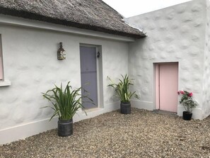 المنطقة المحيطة بالمنشأة