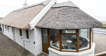 Authentic Thatched Cottage with great views near Cliffs of Moher