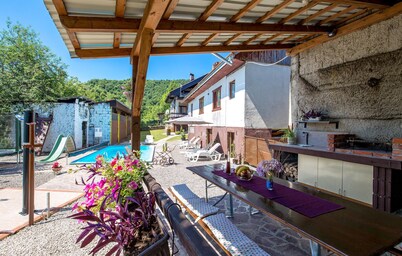 4 bedroom stunning home in Plaski