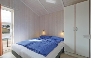 1 bedroom, travel cot, free WiFi