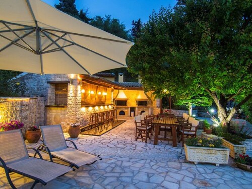 Andrikos Studio C avec piscine et à distance de marche du village