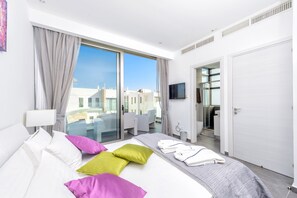 6 slaapkamers, een kluis op de kamer, een strijkplank/strijkijzer