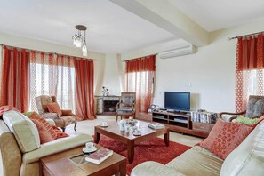 Smart TV, videogames, DVD player