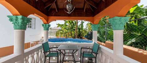 تناول الطعام بالخارج