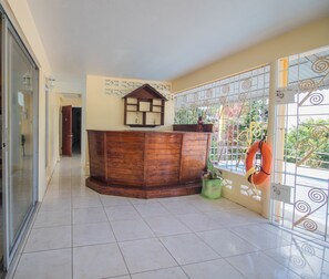 Lobby - Villa Montego Sleeps 18 with Pool (montego Bay)