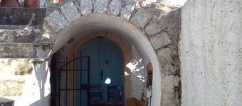 Kythiran saari pakenee pois