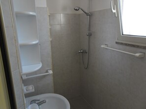 Shower, towels