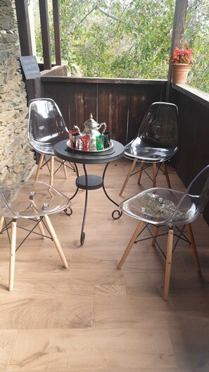 Outdoor dining - The Balcony of Sotillo. Near Las Médulas (Sotillo de Cabrera)