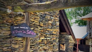 A stone building with a sign reading "Destinos maavillosos El Balcon De Sottis". - The Balcony of Sotillo. Near Las Médulas (Sotillo de Cabrera)