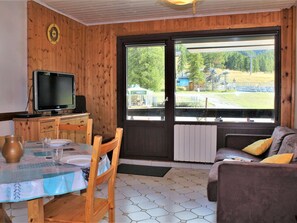 Interior - 2-Room Apartment, Sleeps 6, Ski-in/Ski-out, South Facing, Pets Allowed (Risoul)
