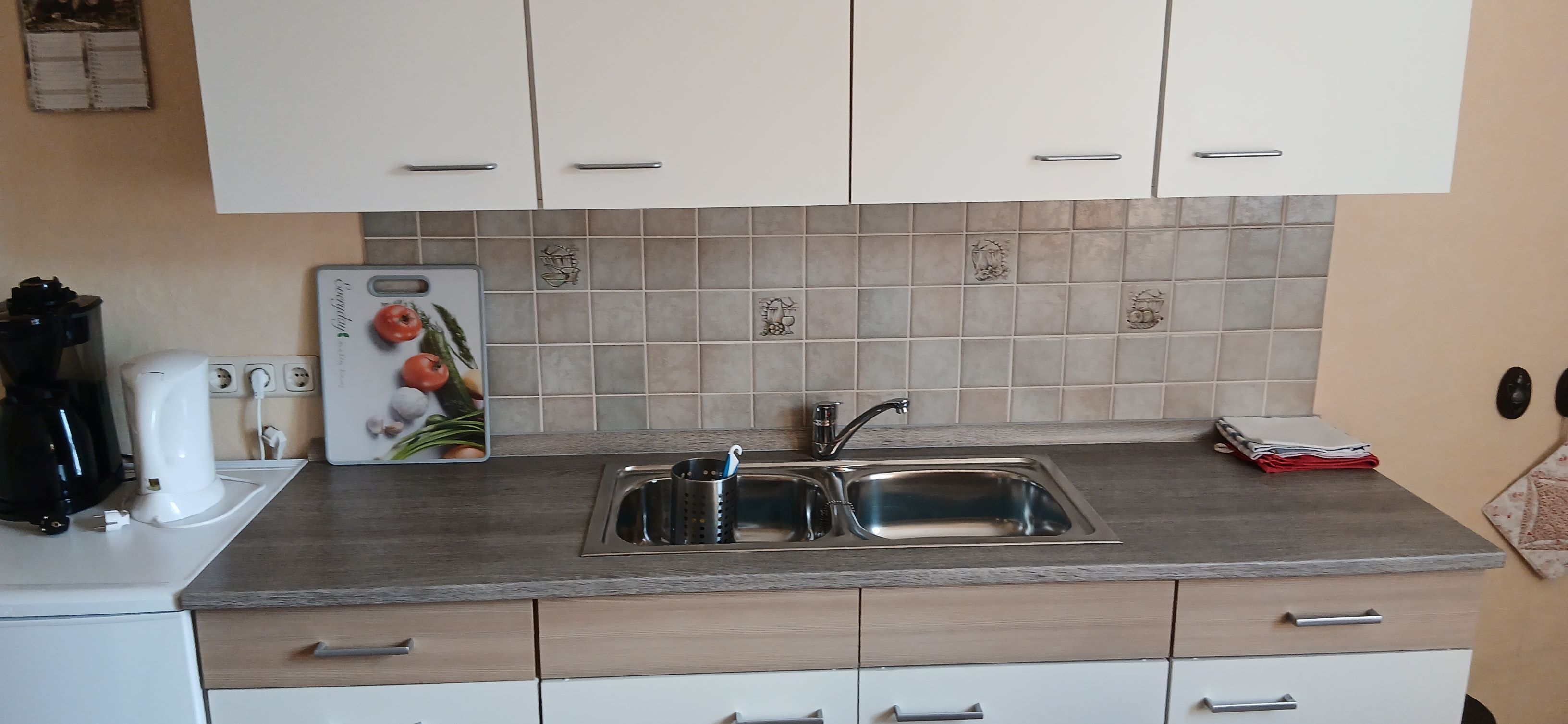 Réfrigérateur, four, chaise haute