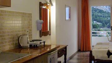 In-room safe, iron/ironing board, WiFi, bed sheets