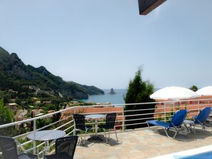 تناول الطعام بالخارج