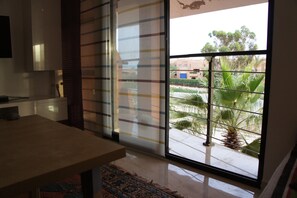 Interior - Secure residence, pleasant apartment; 100m from the beach. (imi ouaddar)