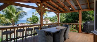 Tres Amigos Beach House - Walk Out the Back Door to the Beach!!!