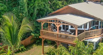 Tres Amigos Beach House - Walk Out the Back Door to the Beach!!!
