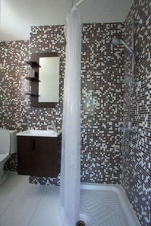 Bathtub, hair dryer, towels