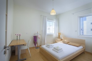 3 bedrooms, in-room safe, iron/ironing board, free WiFi