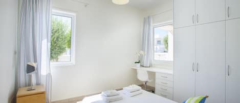 3 bedrooms, in-room safe, iron/ironing board, free WiFi