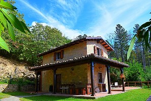 Exterior - Romantic Tuscany villa with private pool in stunning location, complete privacy. (Castiglione di Garfagnana)