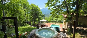 Romantic Tuscany villa with private pool in stunning location, complete privacy.