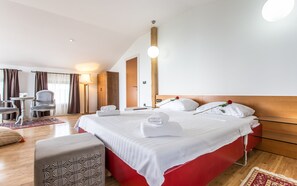 4 chambres, fer et planche Ă repasser, Wi-Fi, draps fournis