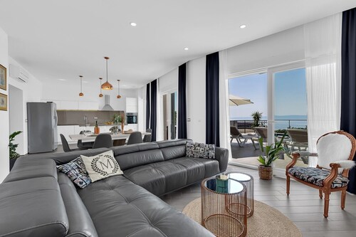 ctma246- Nouvelle maison moderne avec piscine chauffée, pour 6 + 2 personnes, idéal pour des vacances en famille