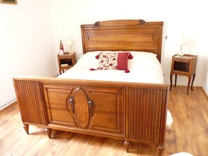 3 bedrooms, iron/ironing board, travel crib, free WiFi