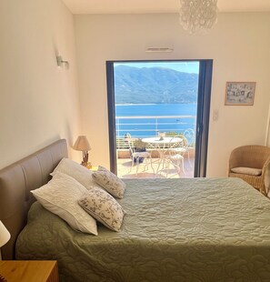 4 bedrooms, iron/ironing board, WiFi