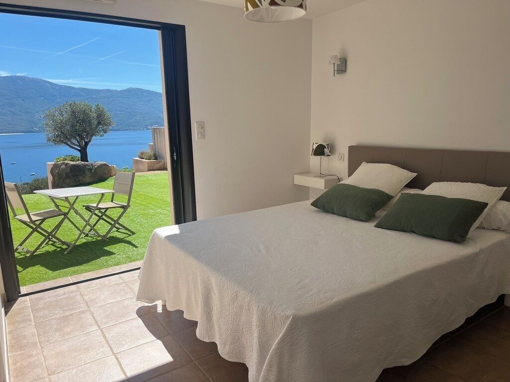 4 bedrooms, iron/ironing board, WiFi