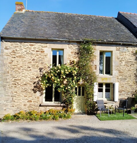 Spacious House,  Cosy Accommodation. Log stove. Countryside forest river walks.