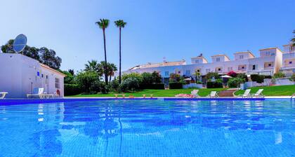 Exclusive town home in the holiday complex Monte da Galé with communal pool