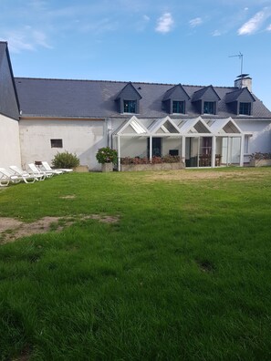 المنشأة من الخارج