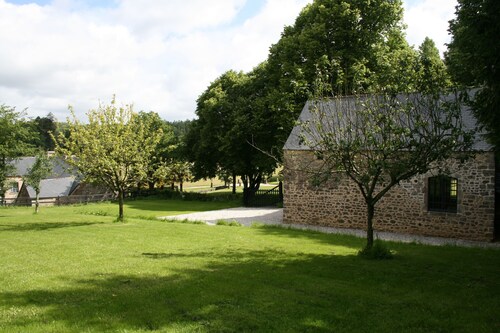 Ravissante maison d'hôtes en bordure de bois, à 15 minutes de la mer .