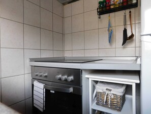 Réfrigérateur, micro-ondes, four, lave-vaisselle