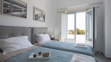 3 bedrooms, in-room safe, iron/ironing board, WiFi