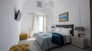 3 bedrooms, in-room safe, iron/ironing board, WiFi