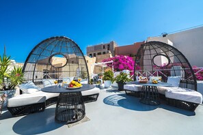 Outdoor dining -  TRADITIONAL Cave RESIDENCE in the  heart of old OIA (SANTORINI)