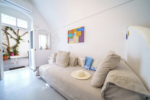 TV connectée, lecteur de DVD, livres, médiathèque