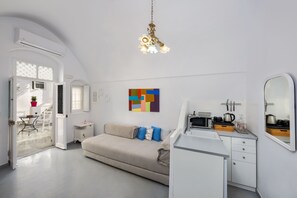 TV connectée, lecteur de DVD, livres, médiathèque