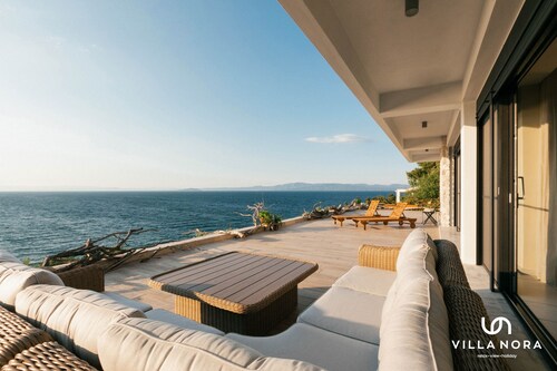 Chalkidiki | Villa Nora | Geräumig, voll ausgestattet mit großem Garten und herrlicher Aussicht