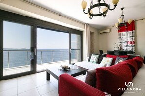 Smart TV, fireplace, DVD player, music library