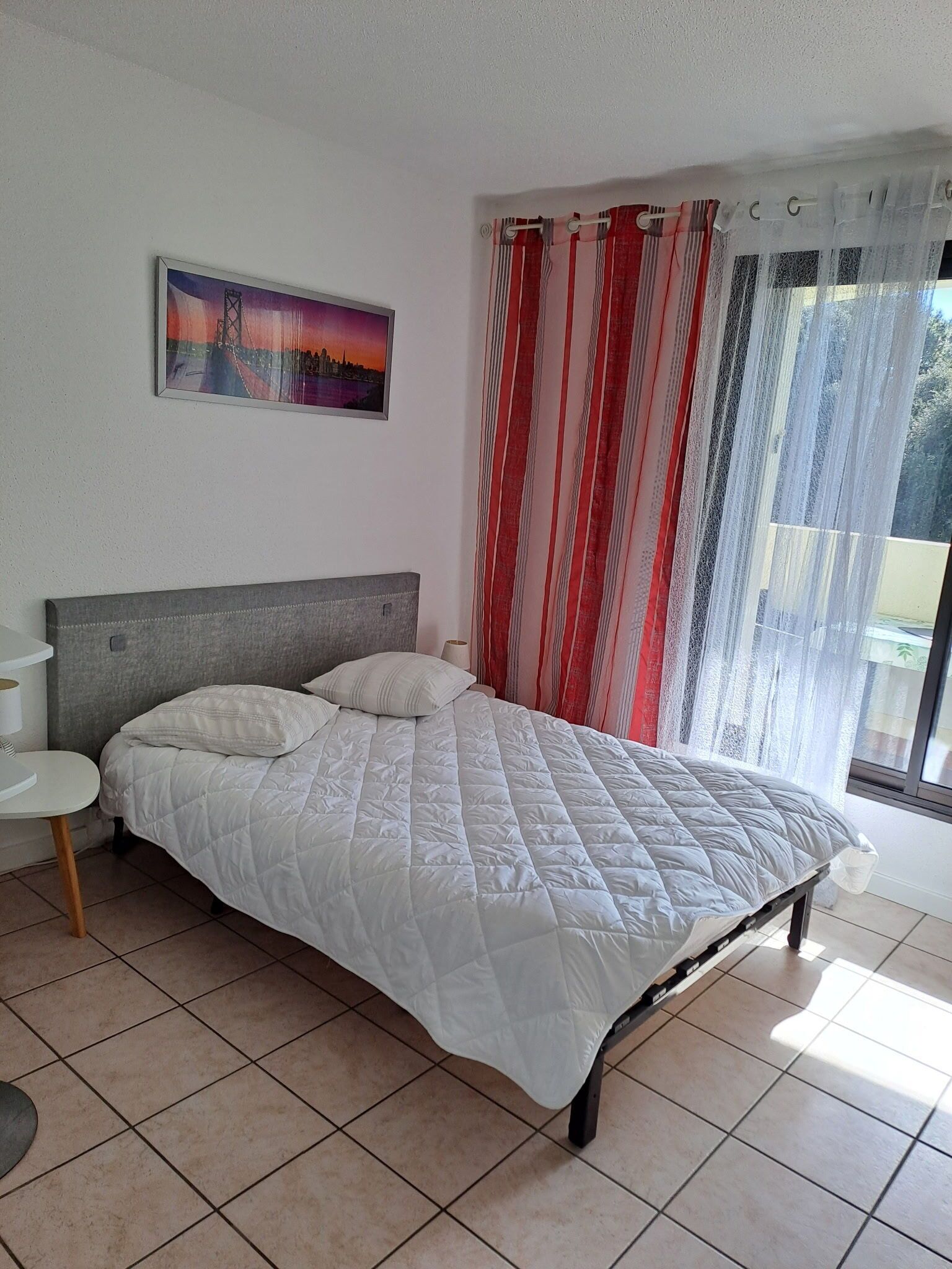 1 chambre, matelas mémoire de forme, fer et planche à repasser